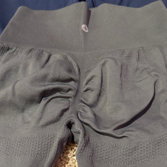 Halara VIRAL Butt Lifting Navy and Gray Leggings - Picture 2 of 3